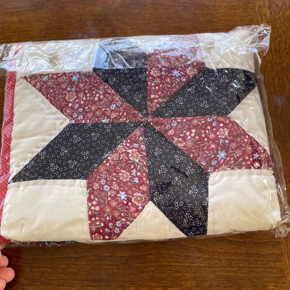 - Two pillows cover by shams - Picture 3 of 12